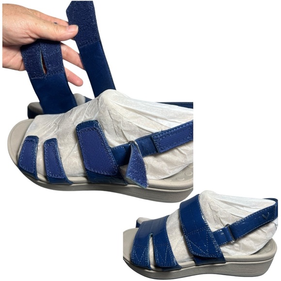 Vionic navy Blue Sandals with Modern Comfort size 7 soft soles NIB adjustable - Picture 1 of 14